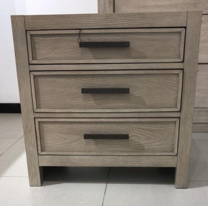 NIGHTSTAND CALMORO 3 DRAWER B602-93