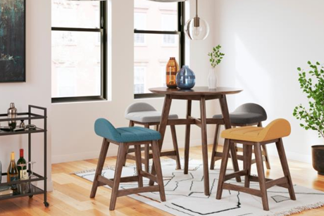 DINING TABLE LYNCOTT (1 TABLE + 4 CHAIRS) PACKAGE